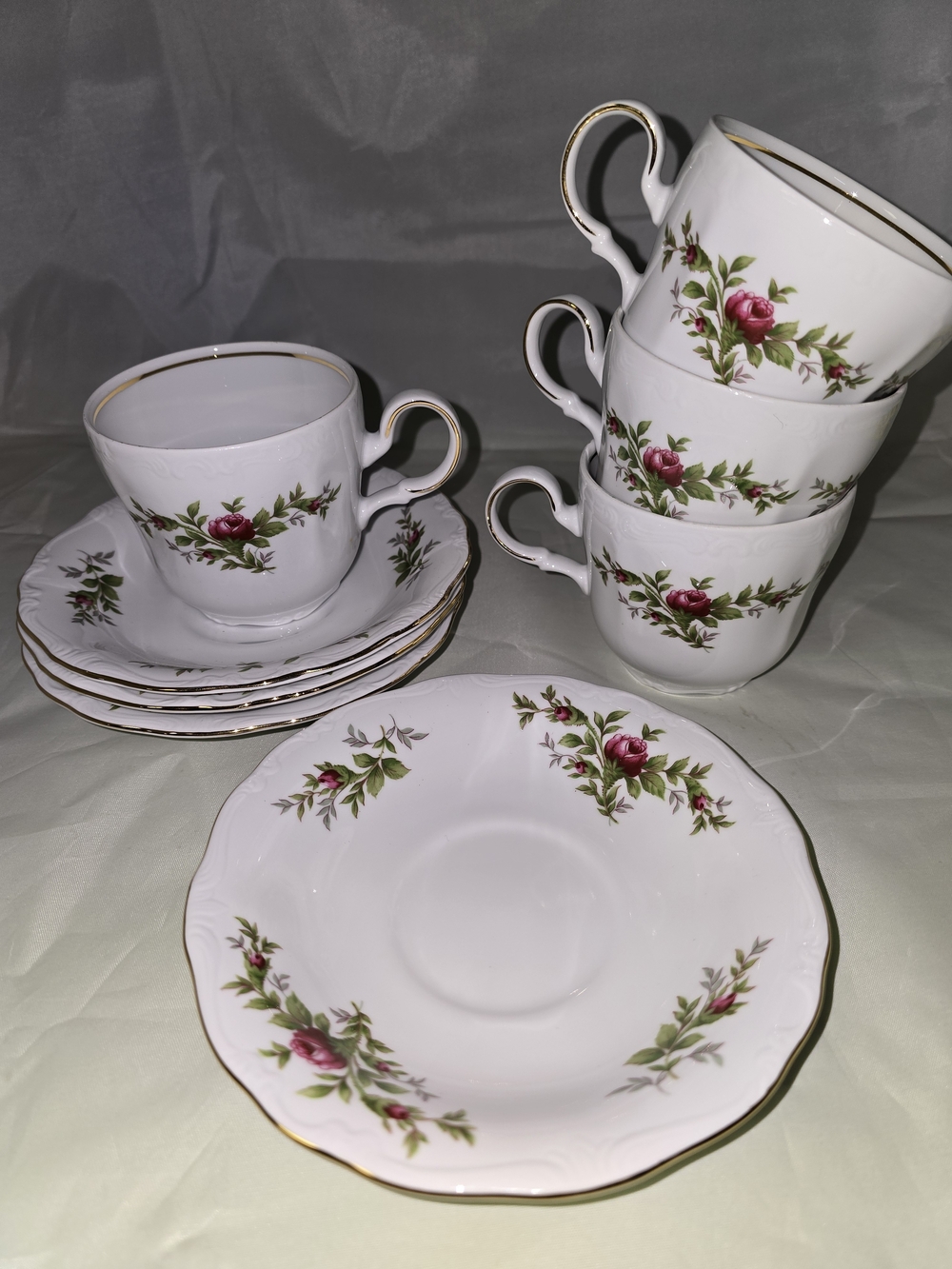 vintage Johann Haviland Moss Rose saucer And Tea Cups Beautiful Set Of 4 8 Piece